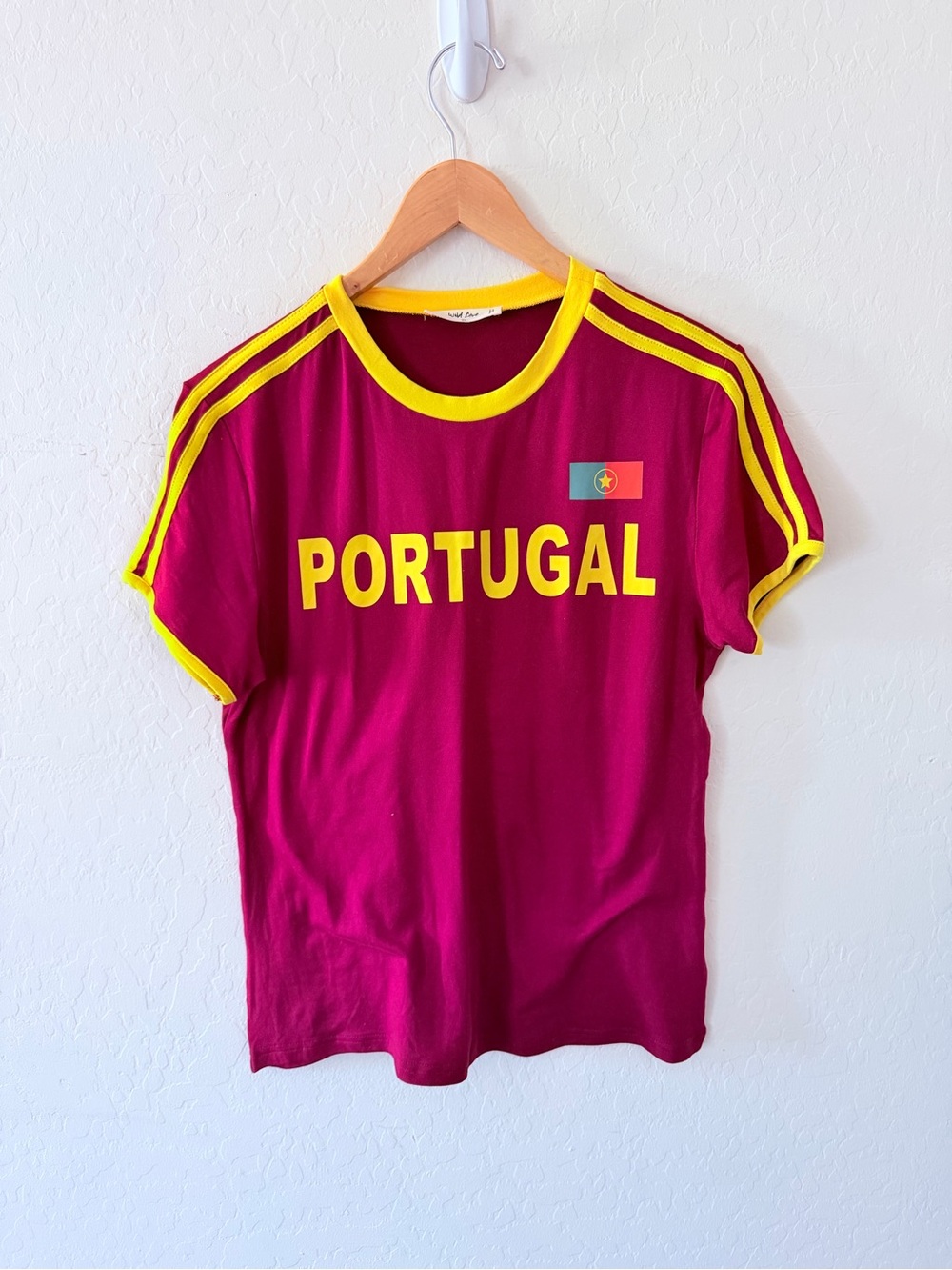 Wild Love Portugal Graphic Baby Tee Women’s XL Maroon & Gold Stretch Fitted